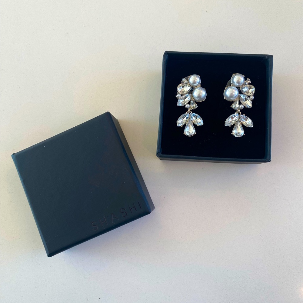 NWOT - Revolve Shashi Earrings